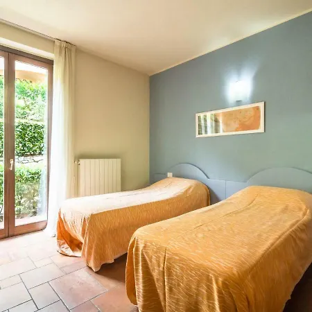 Modern In Italy With Swimming Pool Lägenhet Oggebbio