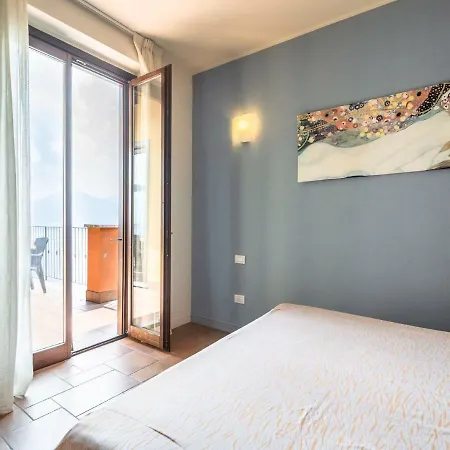 Modern In Italy With Swimming Pool Lägenhet